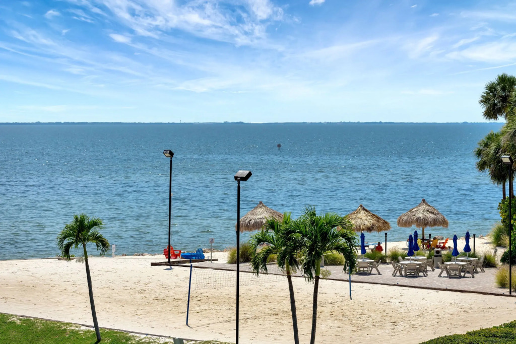 Serenity on the Sea Luxury Condo with Private Balcony on the Ocean