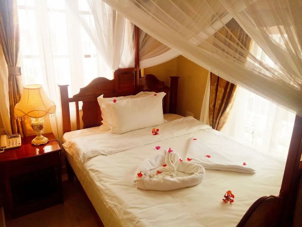 Red Sun Hotel