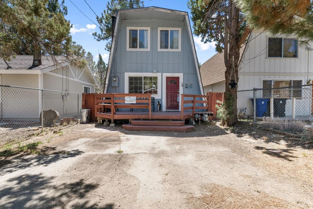 The Grizzly Grotto - Gorgeous Gambrel With Gaming Consoles And Fast Wifi! 3 Bedroom Cabin
