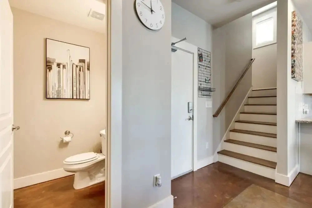 Corner King - King Size Beds, Close to Vandy & Broadway
