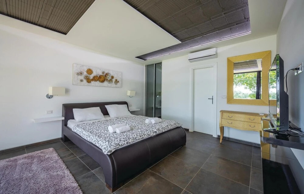 Amazing Home in Tar With Wifi and 4 Bedrooms