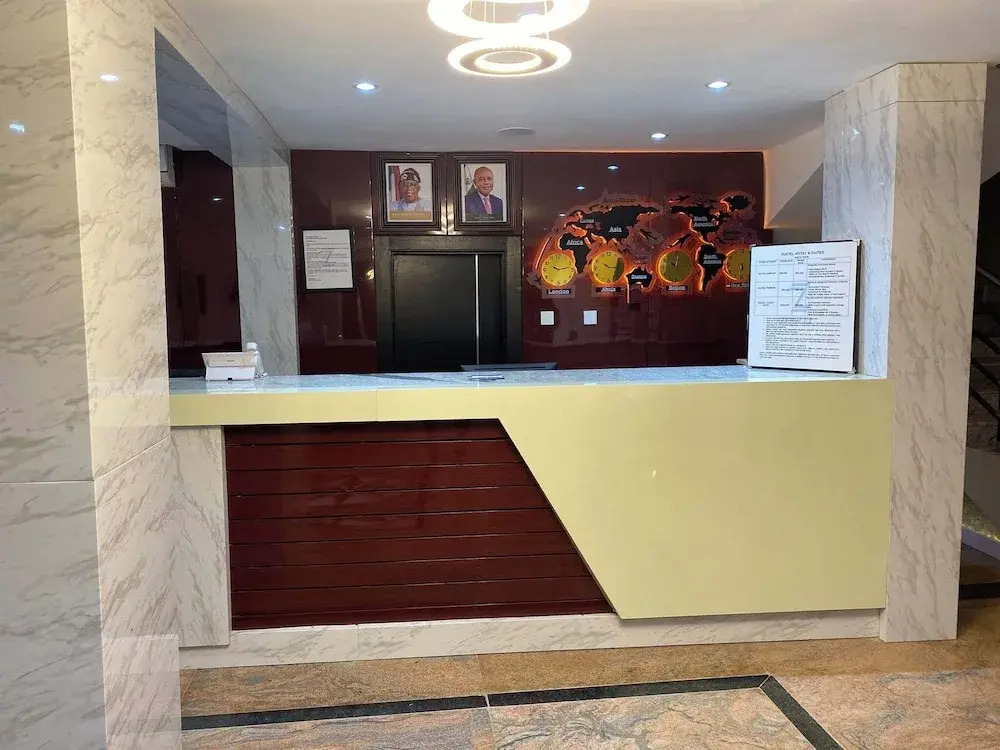 Zustel Hotel