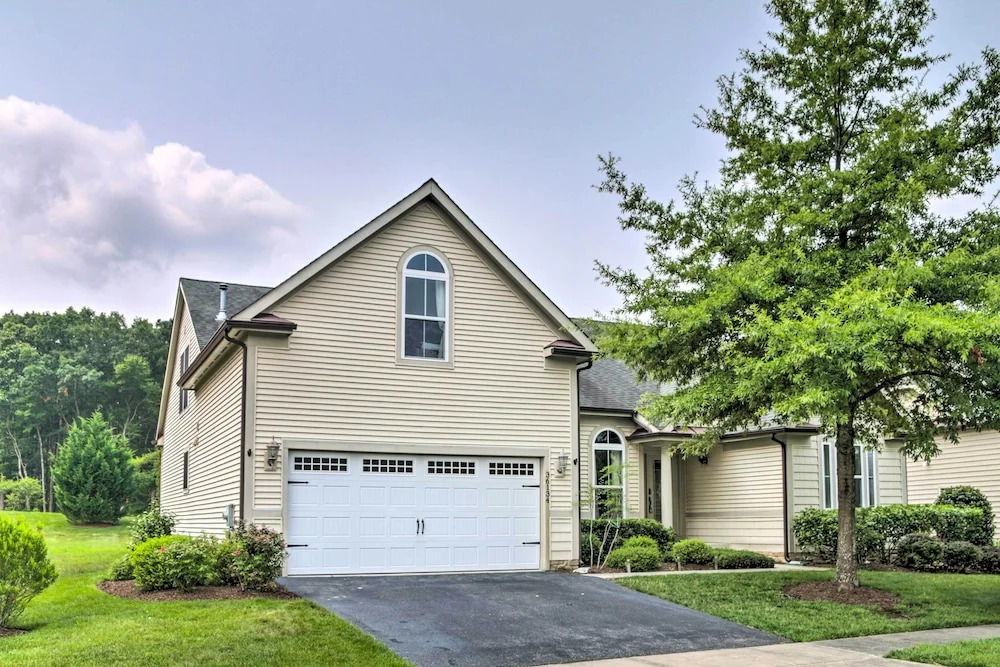 5 Mi to Bethany Beach: Chic Home w/ Grill!