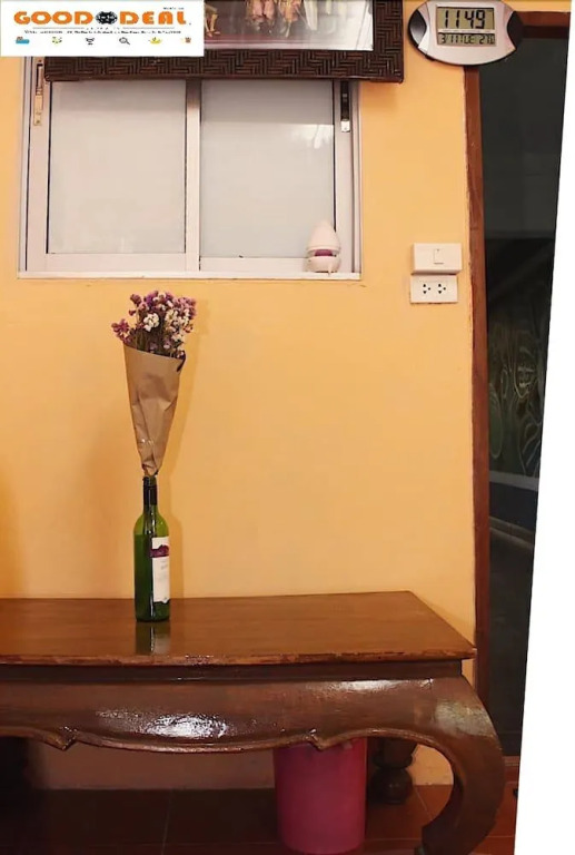 Good Deal Hostel