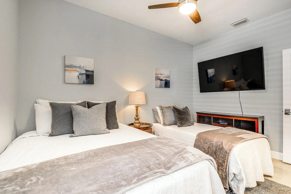 Tampa Home w/ Fire Pit, Yard, Cornhole + More!