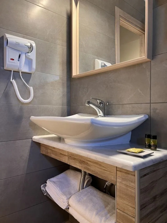 Luxor Suites Venizelou