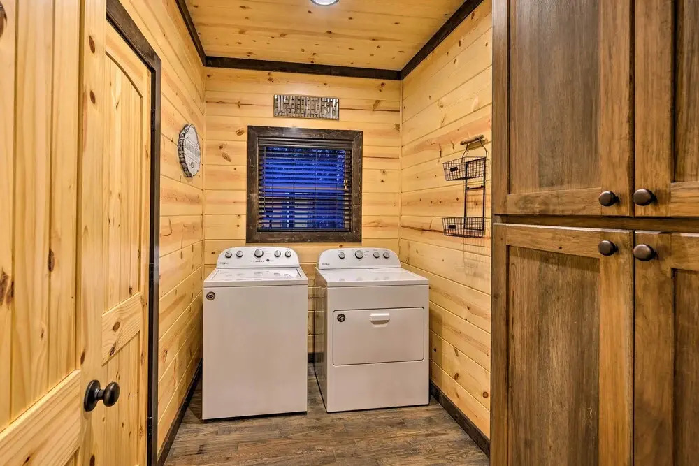 Outdoor Paradise w/ Hot Tub, Firepit, BBQ & More!