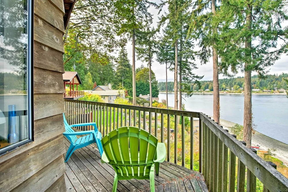 Waterfront Bainbridge Island Home: Stunning Views!