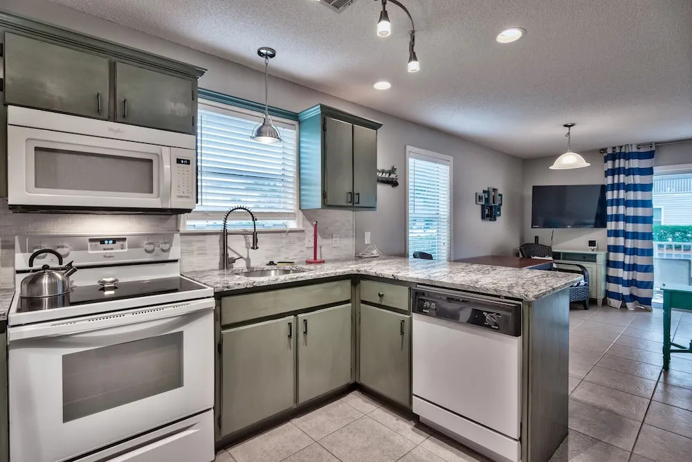 Beachside Villas #114 - 2 Br condo by RedAwning