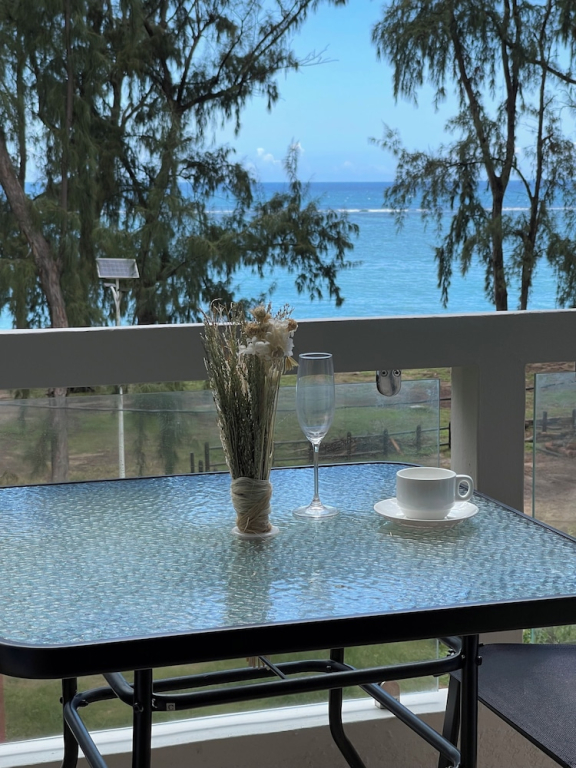 Phoenix Beach Apartments sea view