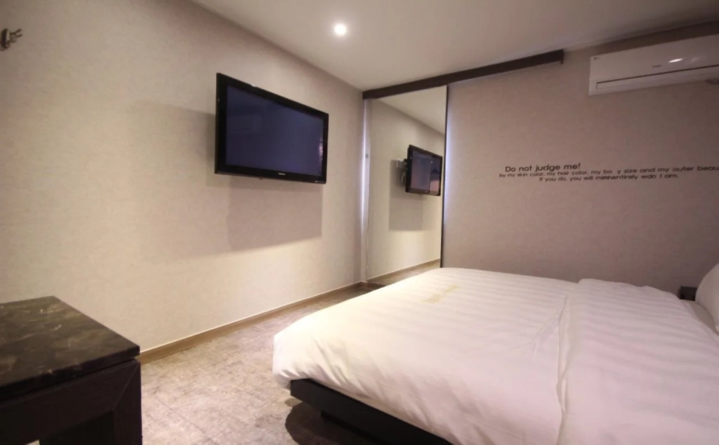 Paradise Hotel