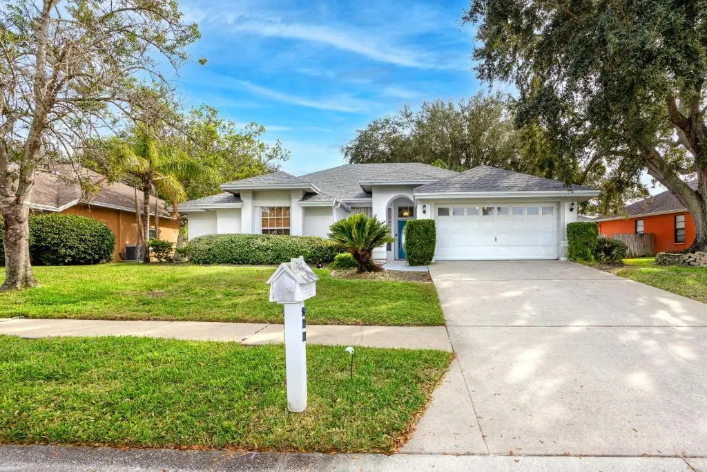 Palm Harbor Paradise - Spacious Home In Quiet Neighborhood with Heated Pool, Billiard Room, Hot Tub
