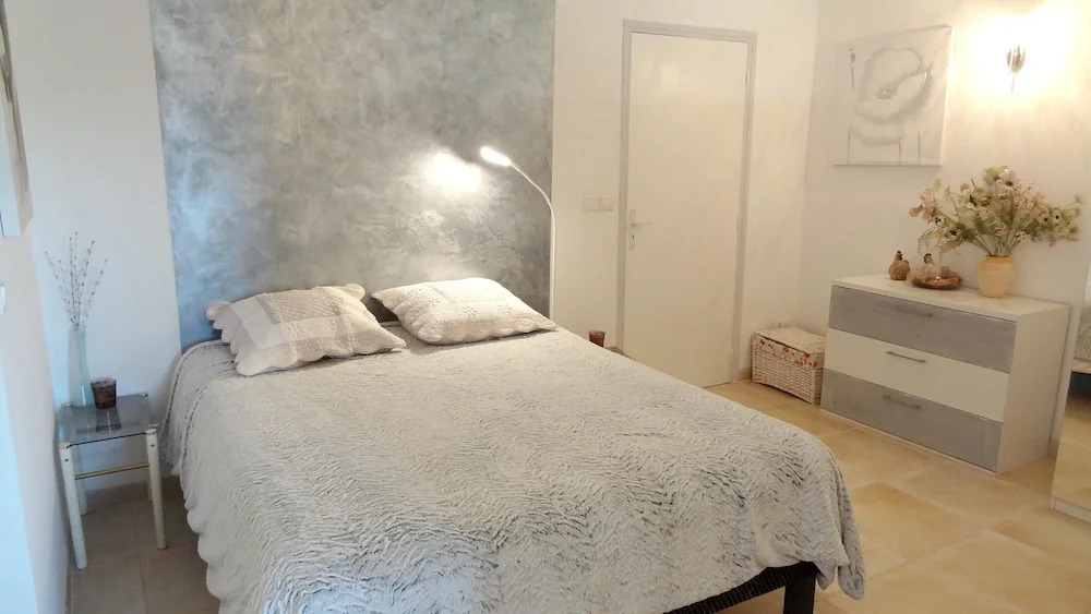 Apartment With one Bedroom in Manosque, With Wonderful Mountain View, Furnished Garden and Wifi - 97 km From the Beach