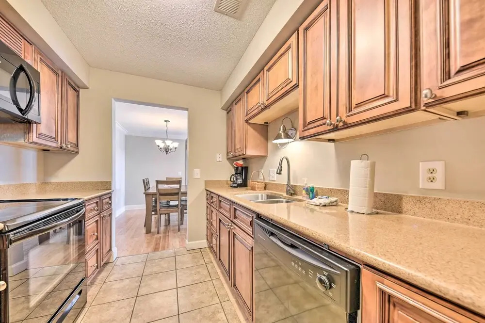 St Simons Island Condo Getaway: 2 Mi to Beach