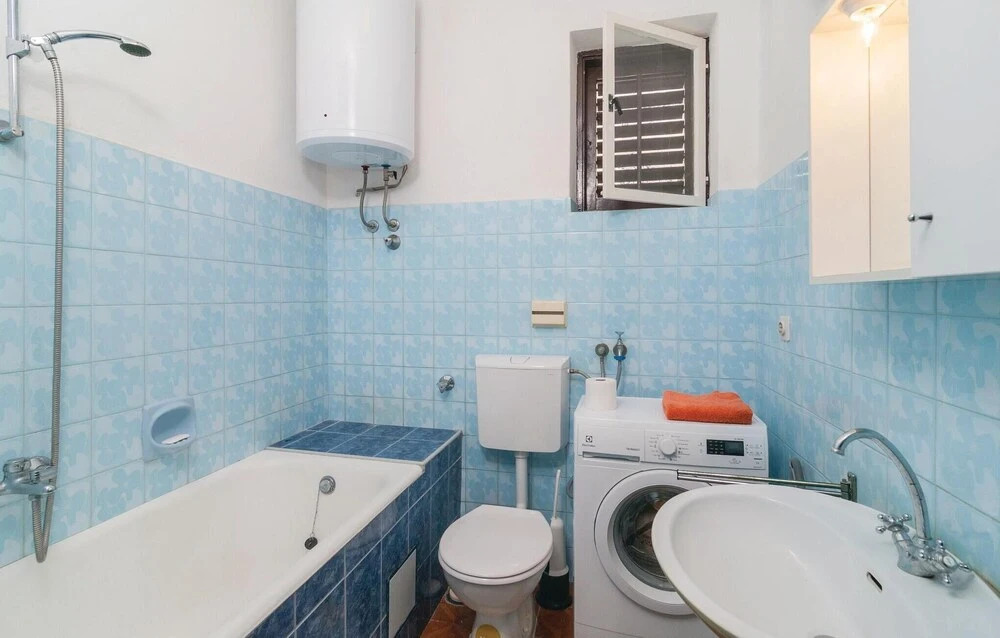 Amazing Home in Jesenice Bajnice With Wifi and 2 Bedrooms