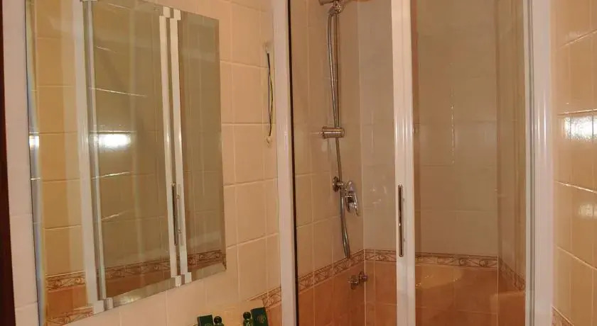 Colonna Room Rental