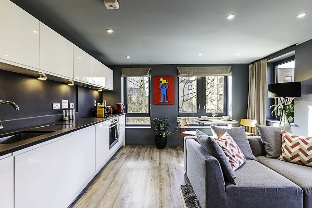 Bermondsey Bliss: Views, Comfort, and City Access!