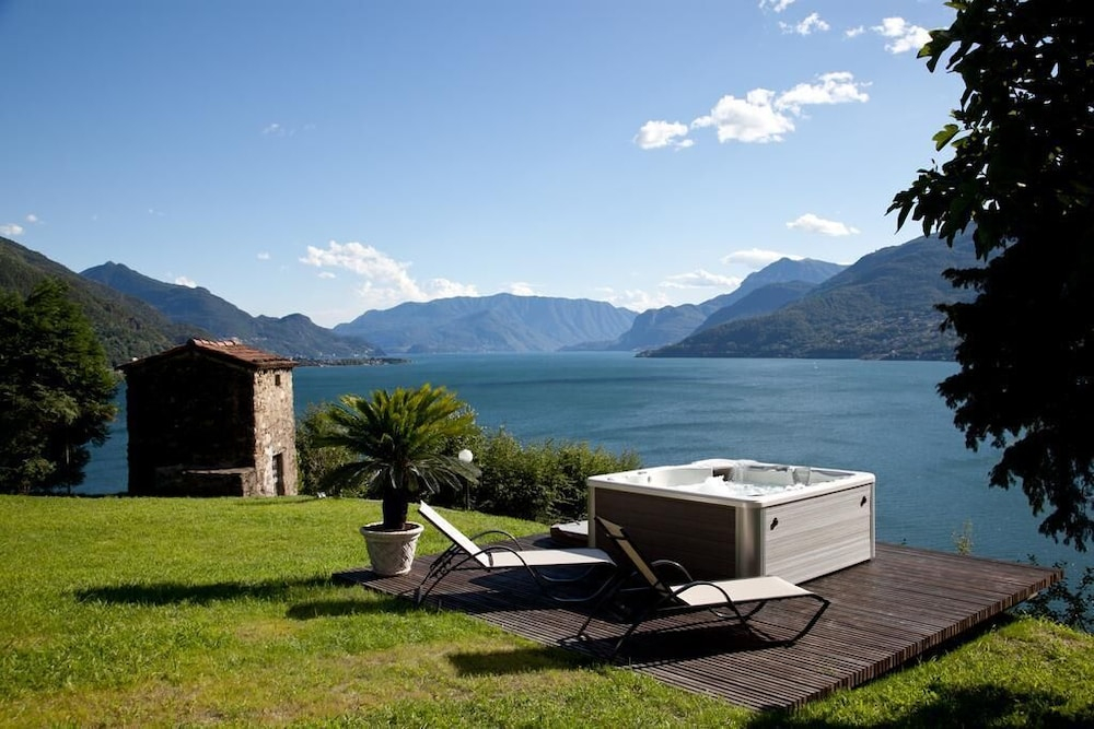 Villa Meraviglia - Private Villa with garden, pool and Breathtaking Lake Como Views