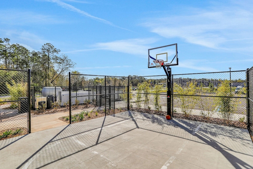 Updated Townhome With an Enclosed Pool, Five Bedrooms, W/D - Close to Everything