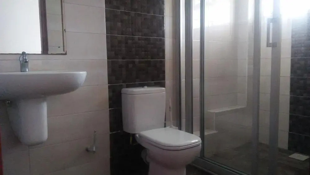 Esao Airport Suites