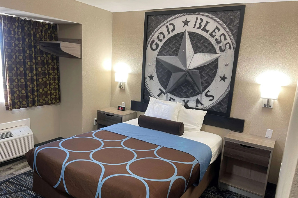 Super 8 by Wyndham San Antonio Downtown NE