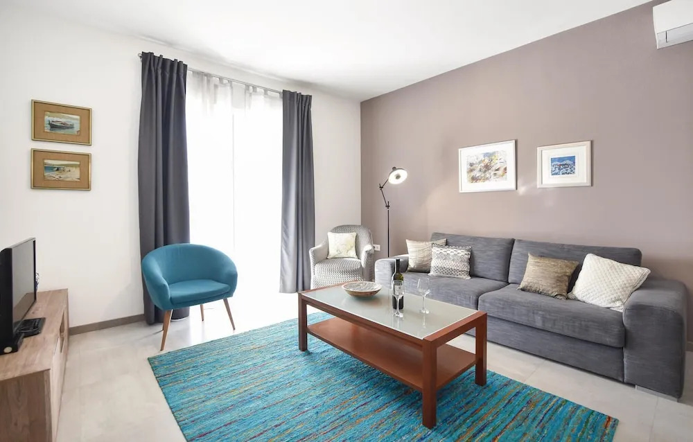 Stunning Home in Orij With Wifi and 4 Bedrooms