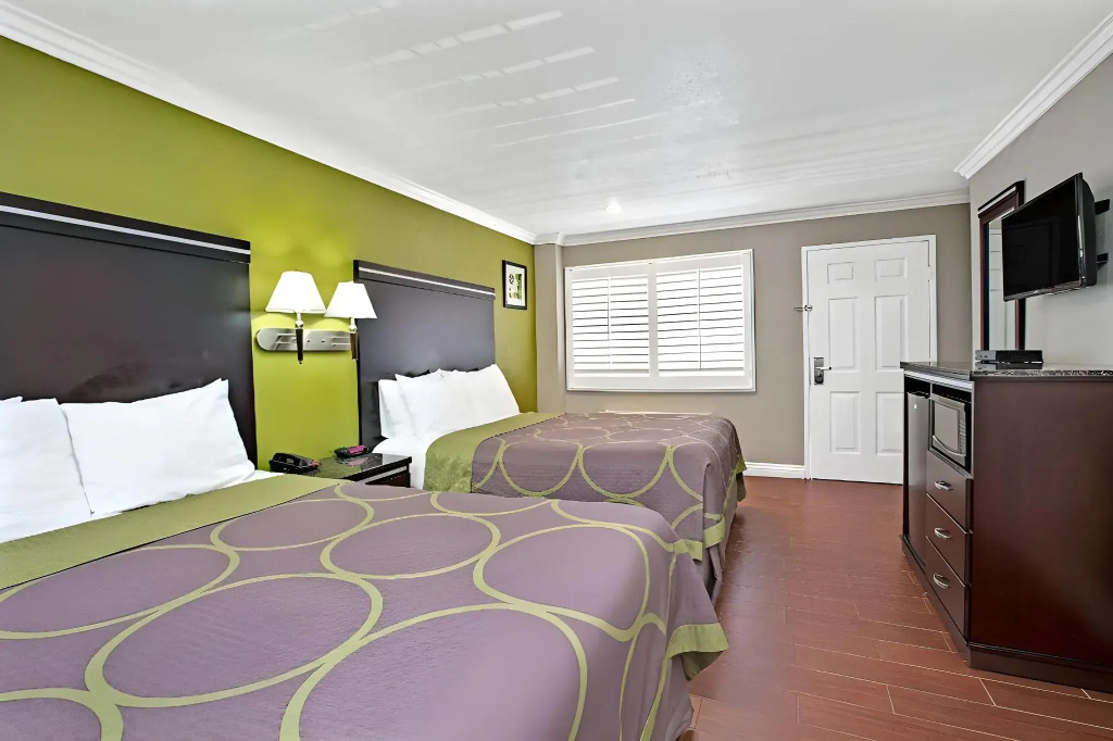Elev8 Hotel Los Angeles, LAX