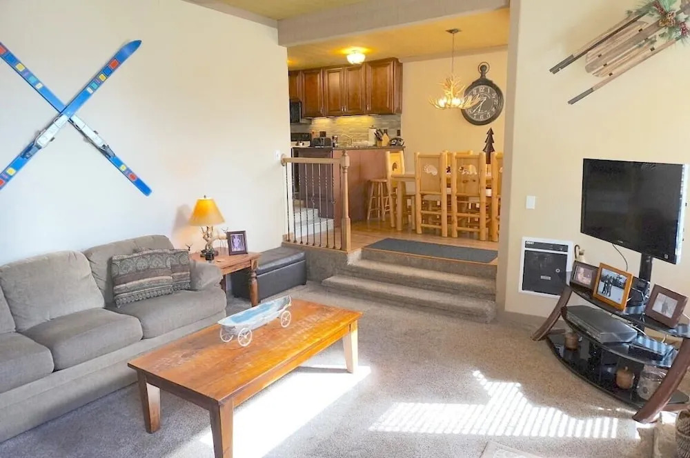 511 2 Bedroom Home