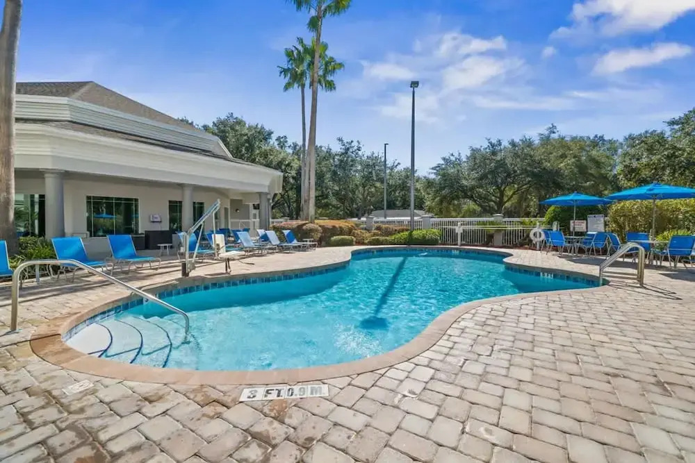 1BR Free Shuttle to Disney Parks