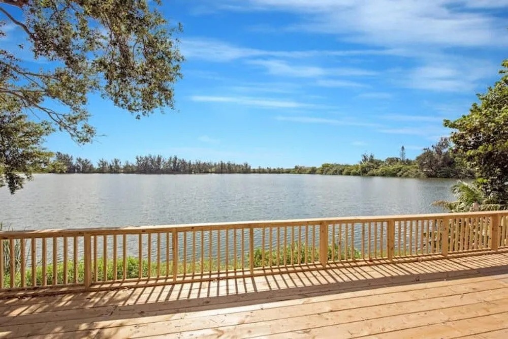Lake view close to Hard Rock Casino smart TV