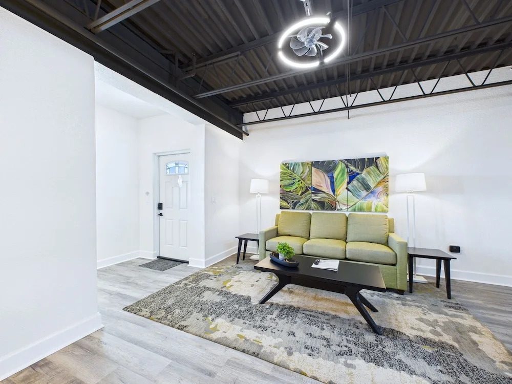 Loft Getaway Near Port Beach -unit 203