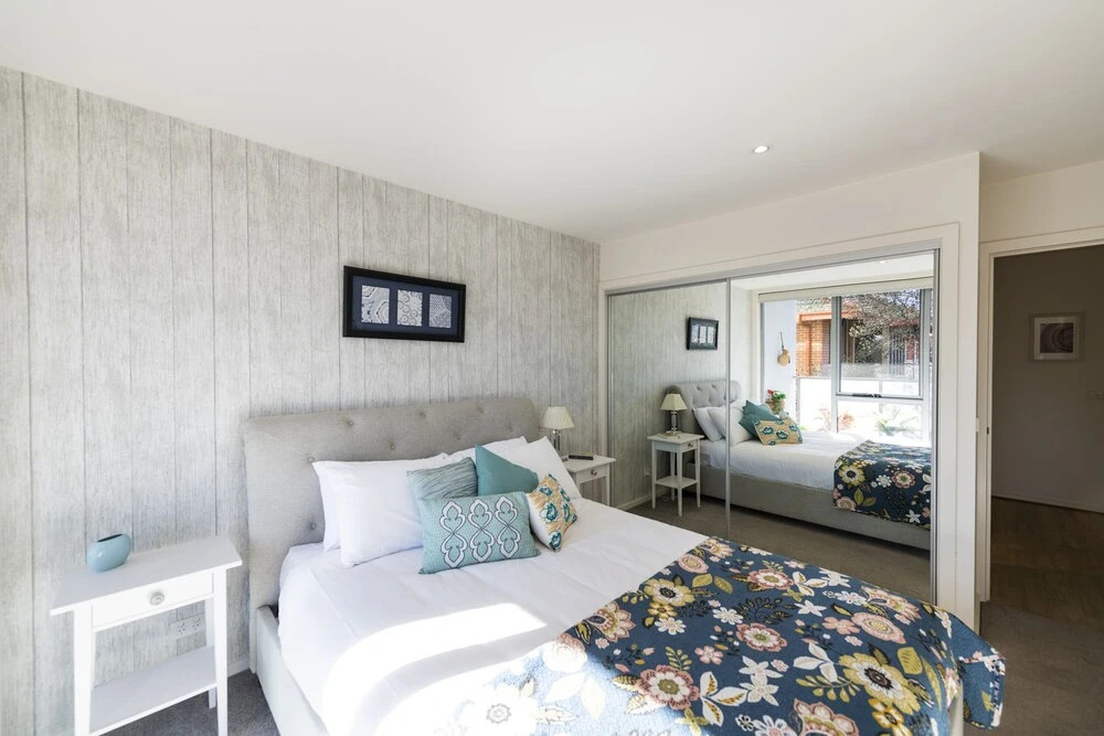 Accommodate Canberra - Envy