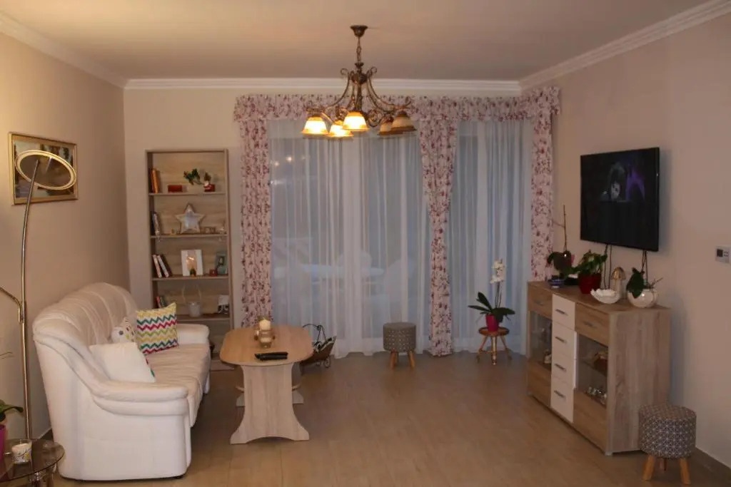 Mona Home