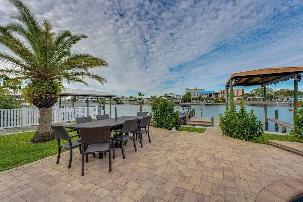 Walkable Waterfront Paradise: Home in Clearwater!