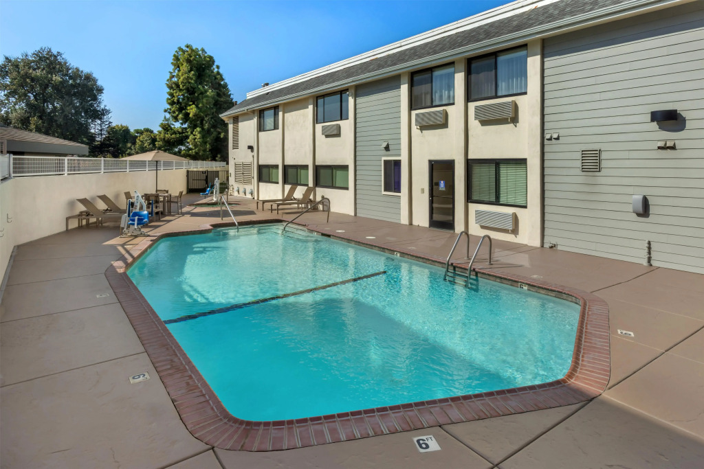 Best Western Town & Country Lodge