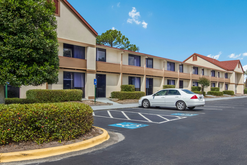 Red Roof Inn & Suites Brunswick I-95