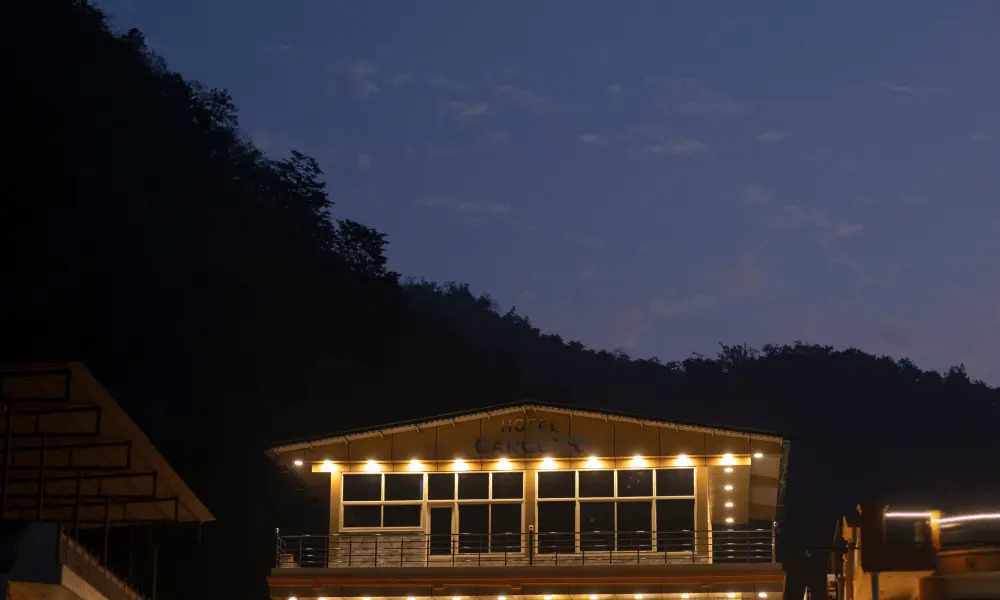 Hotel Gangotri Plaza