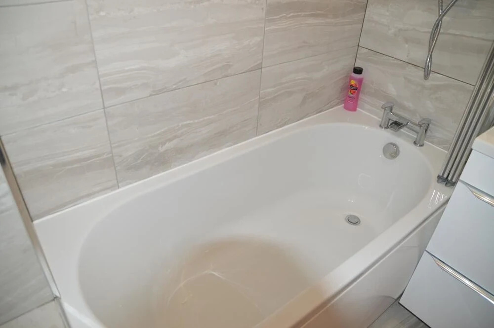 London Borough Station Apartment