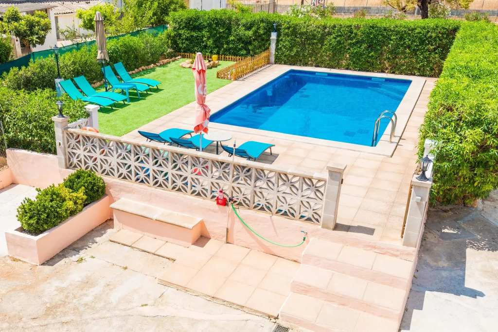 CAN TOMEU - Beautiful villa with private garden and pool in a quiet area. Free WiFi