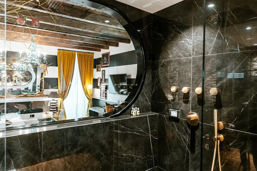 Aurum - Como Luxury Suites
