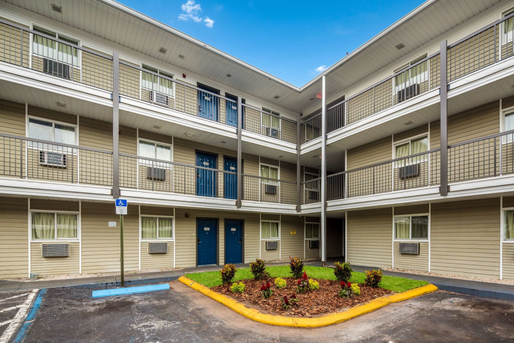 Studio 6 Extended Stay - Jacksonville, FL - South