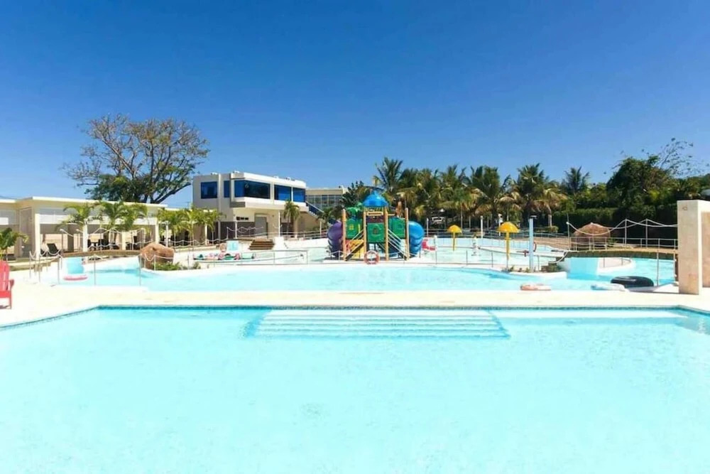 Modern Secluded Property With an Infinity Pool and Extremely Fast Wifi