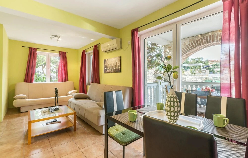Amazing Apartment in Liznjan With 1 Bedrooms, Wifi and Outdoor Swimming Pool