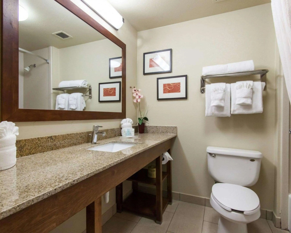 Comfort Suites Tulsa Central