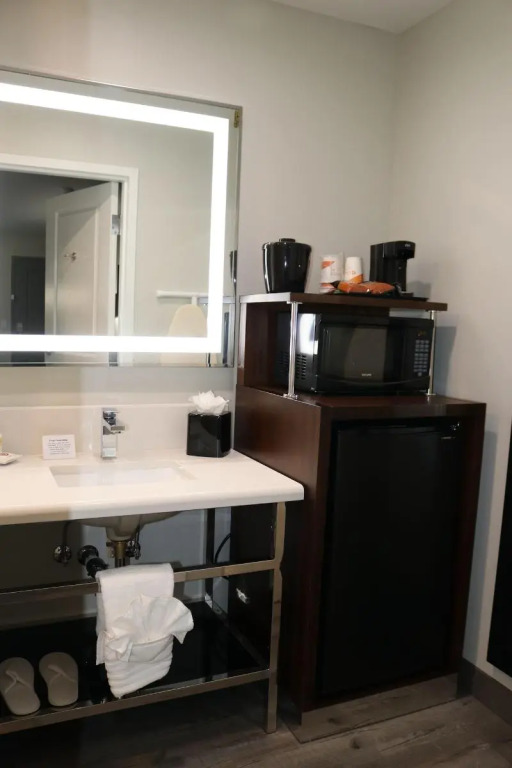 Antioch Inn and Suites