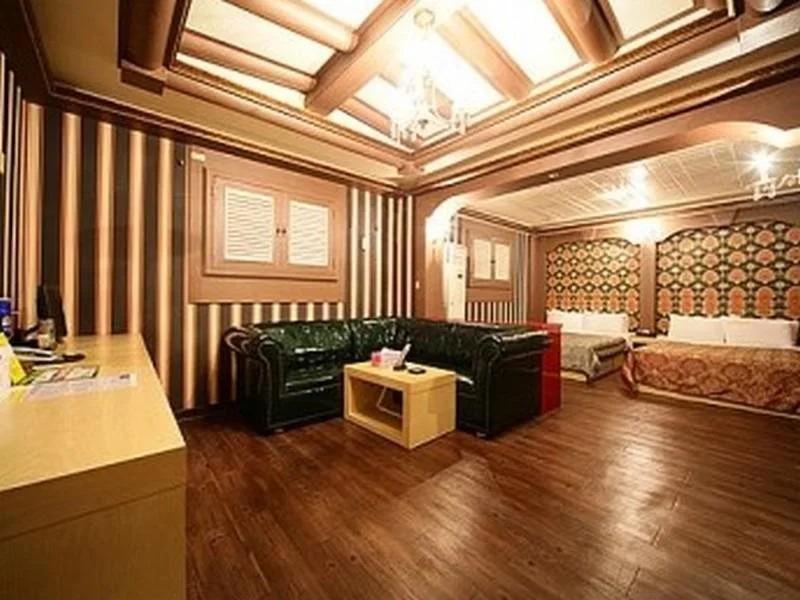Prada Motel