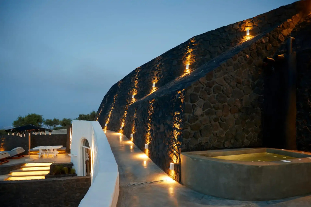 Theano Cave Suites & Villas