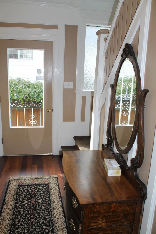 James Bay Inn Hotel, Suites & Cottage