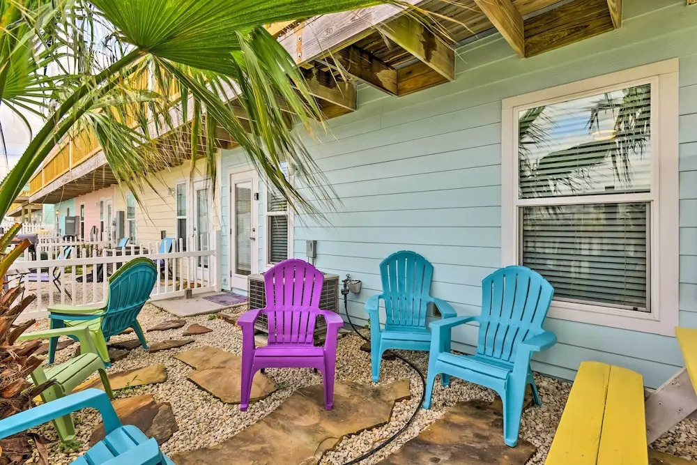Near Beach & Golfing: Port Aransas Condo w/ Deck