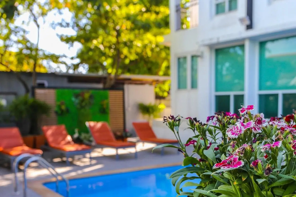 Crystal Suites Suvarnbhumi Airport